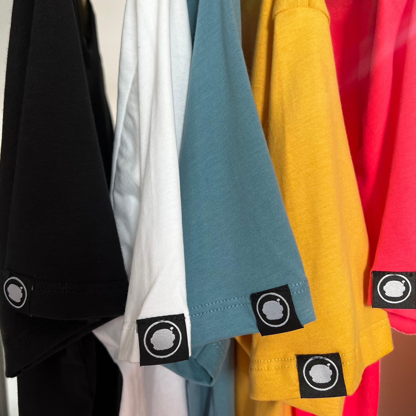 THE BLACK BASIC T - SHIRT