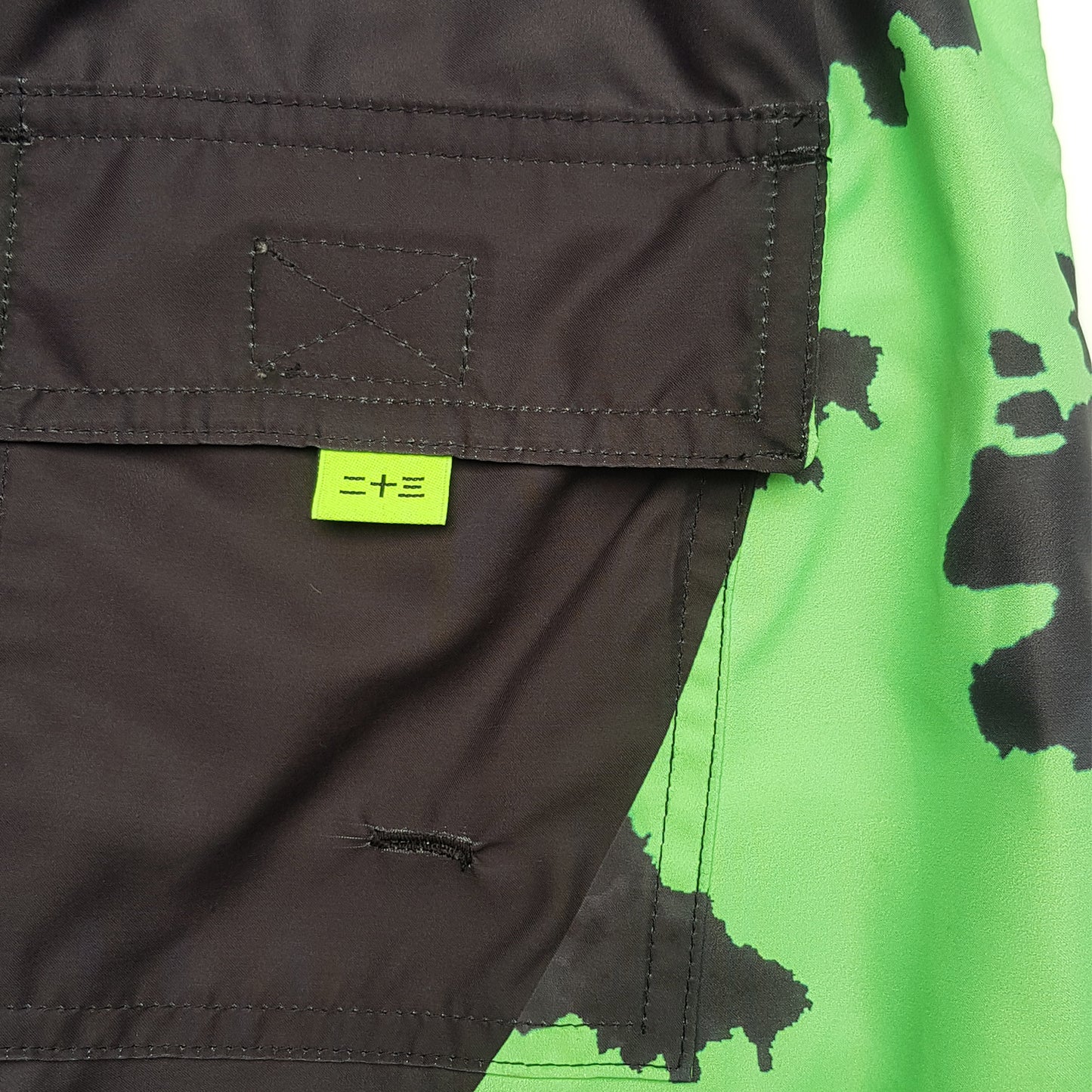 BLACK & GREEN SWIMTRUNK