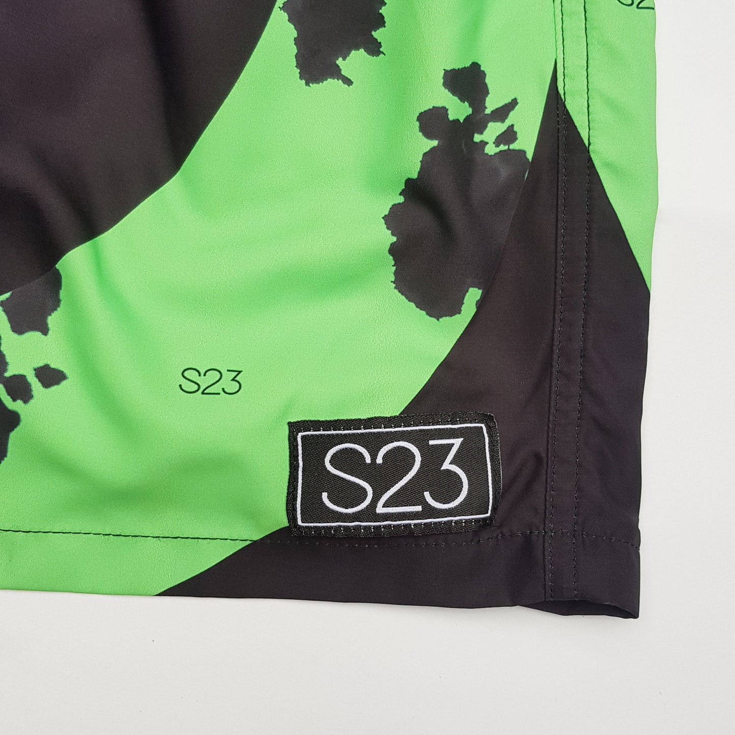 BLACK & GREEN SWIMTRUNK